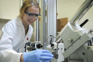 Dr Carmien Tolmie with Crystalograph